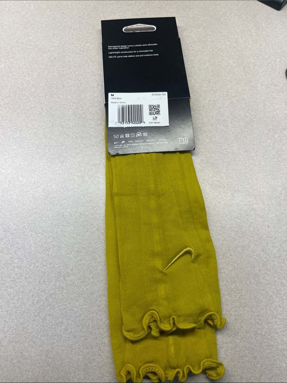 Nike Sheer Socks in Olive Yellow - Picture 5 of 8